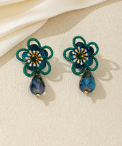 Boucles d’oreilles pendantes fleur cristal – 26AHBOL033