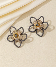 Boucles d’oreilles fleur ajourée cristal – 26AHBOL034