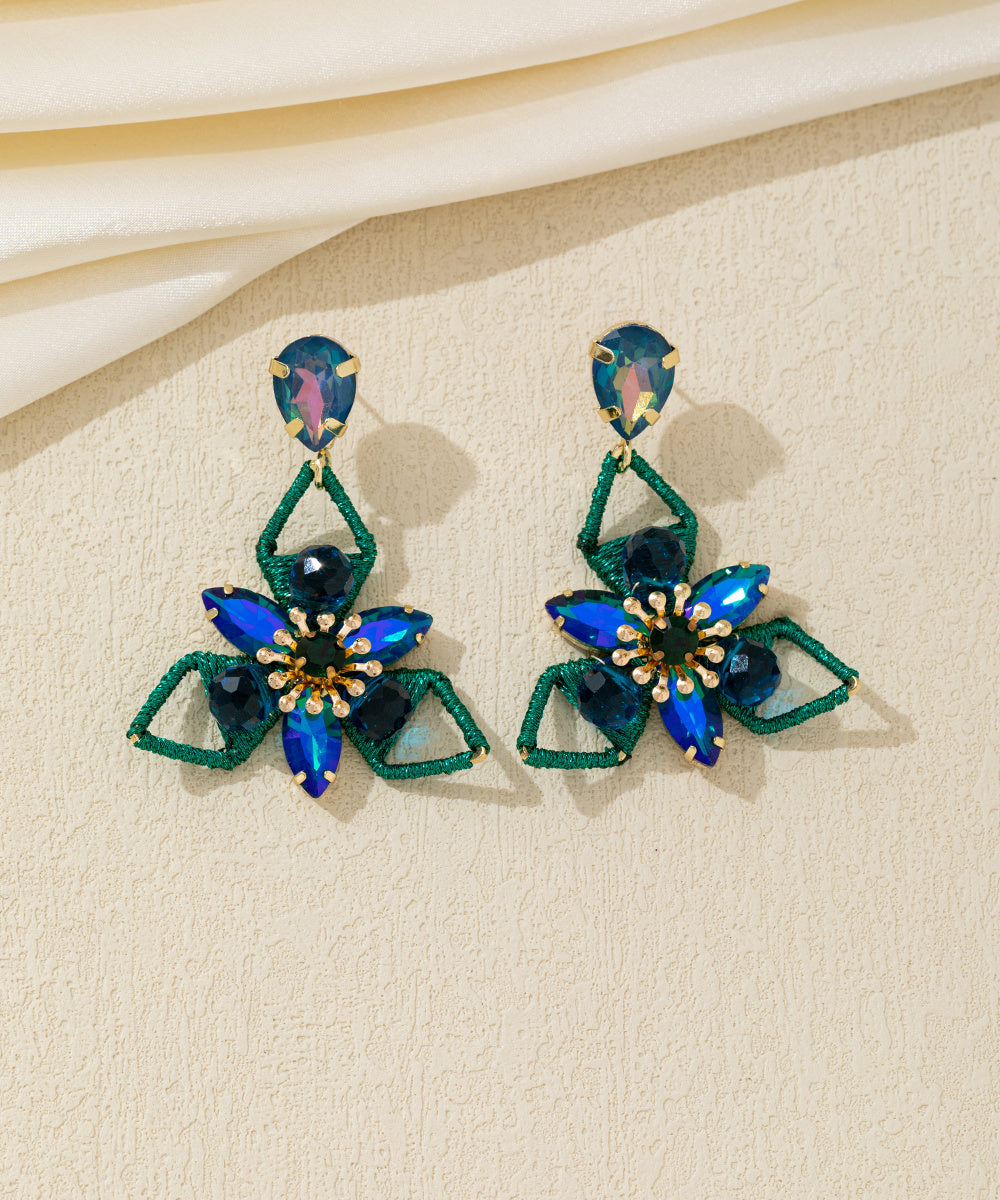 Boucles d’oreilles pendantes fleur cristal – 26AHBOL035
