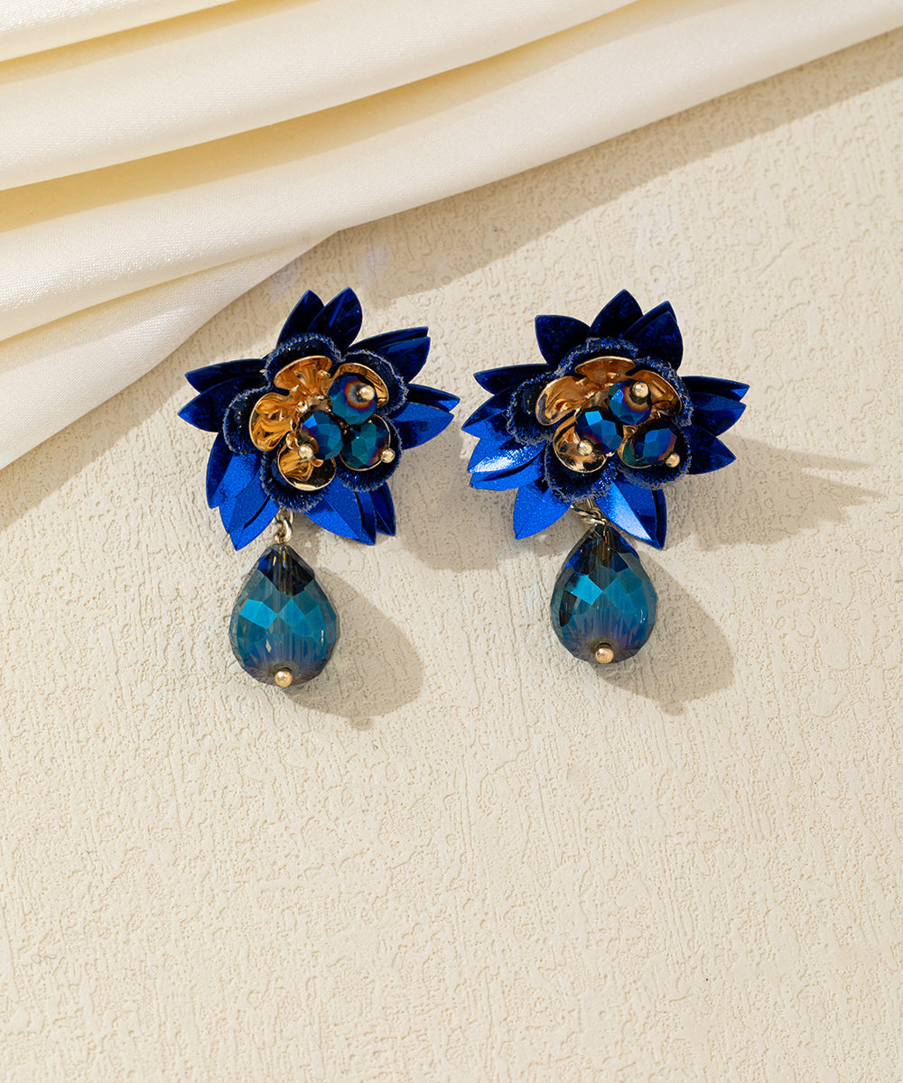 Boucles d’oreilles pendantes fleur perlée Clou – 26AHBOL061