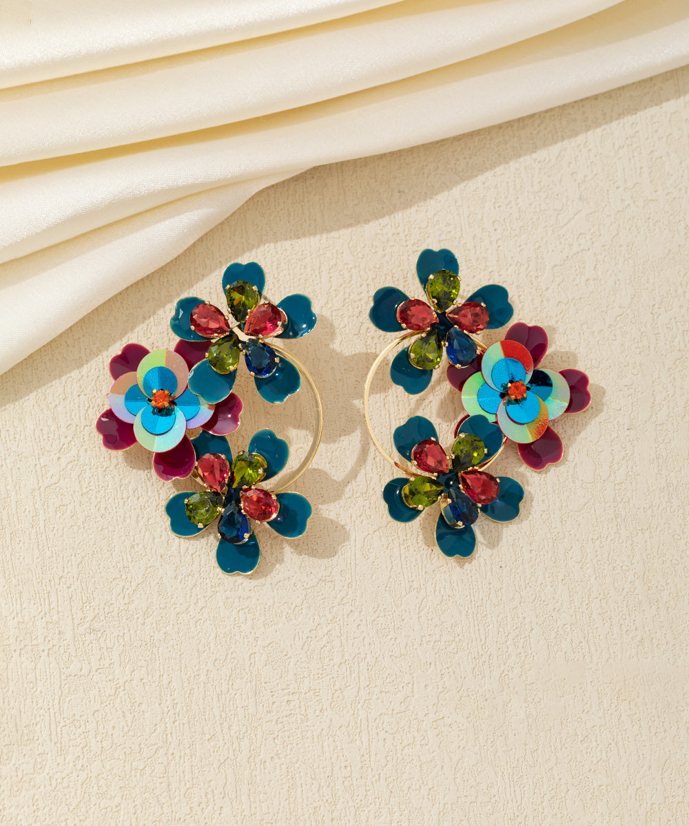 Boucles d’oreilles pendantes fleurs sequins & verre Clou – 26AHBOL069