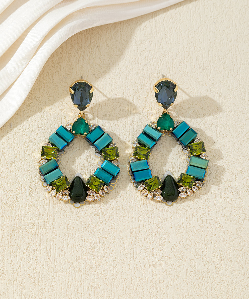 Boucles d’oreilles pendantes ornées de cristaux 27AHBOL012