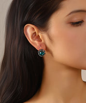 Boucles d’oreilles dormeuses  ornées de strass – 27AHBOL047