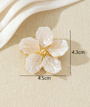 Broche fleur nacrée avec strass