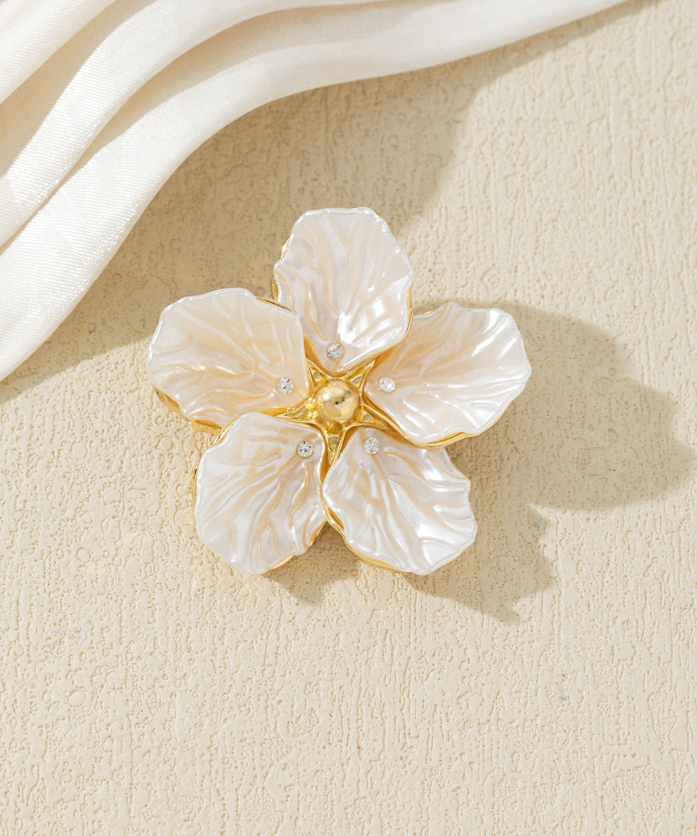 Broche fleur nacrée avec strass