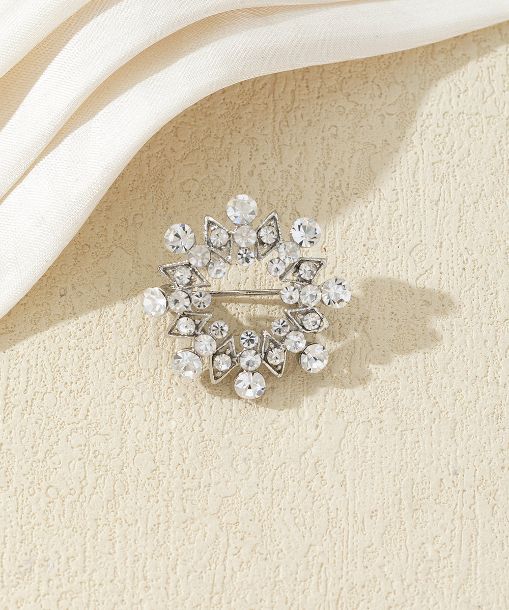 Broche flocon de neige ornée de strass