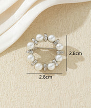 Broche couronne de perles et strass