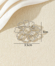 Broche fleur ajourée