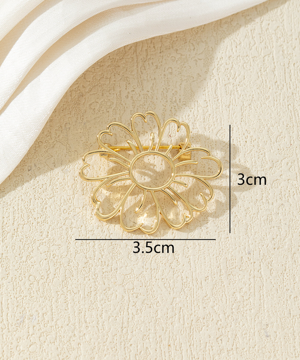 Broche fleur ajourée