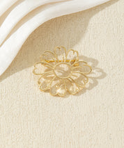 Broche fleur ajourée