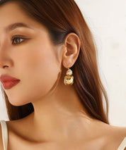 Boucles d’oreilles dormeuse strass géométrique – 26PEBOL007