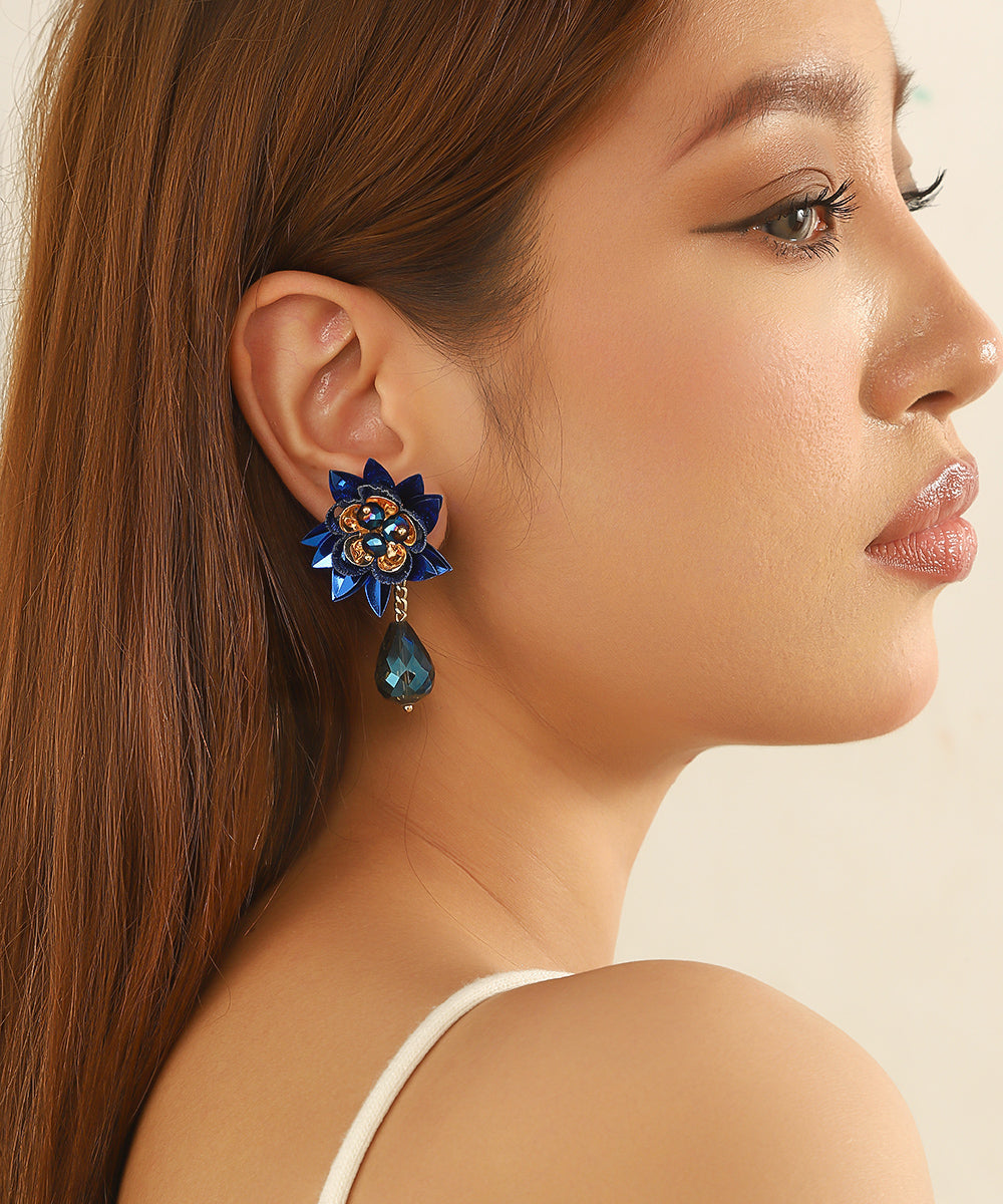 Boucles d’oreilles pendantes fleur perlée Clou – 26AHBOL061